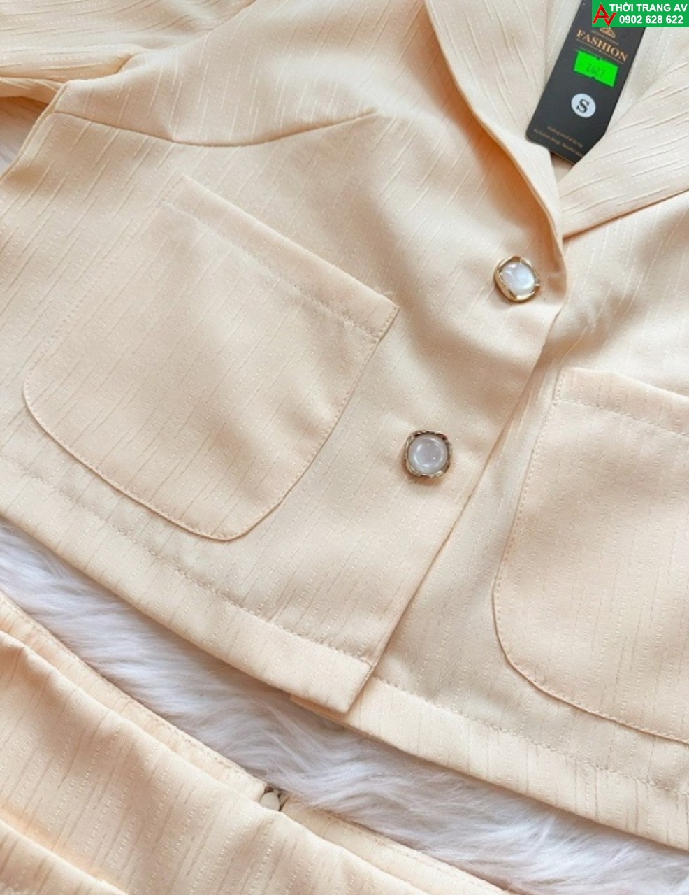Bộ áo cổ vest tay ngắn phối hai túi và quần short giả váy cá tính