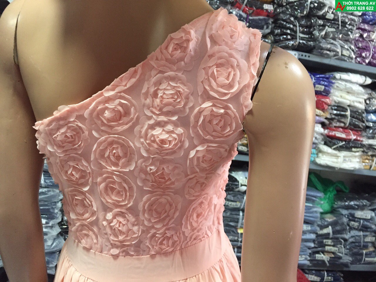 Đầm maxi dài phối ren hoa hồng nổi lệch vai xinh xắn