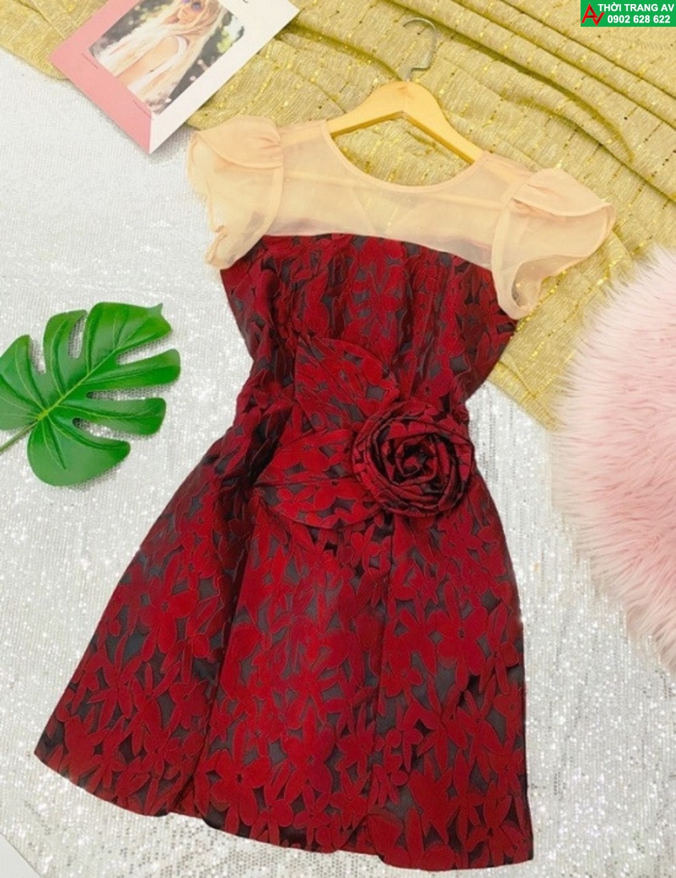 Đầm ôm body gấm phối voan lưới đính hoa hồng eo quyến rũ