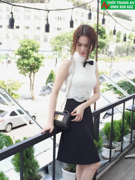 Đầm xòe ren trắng phối váy đen đính nơ cổ xinh xắn giống Ngọc Trinh